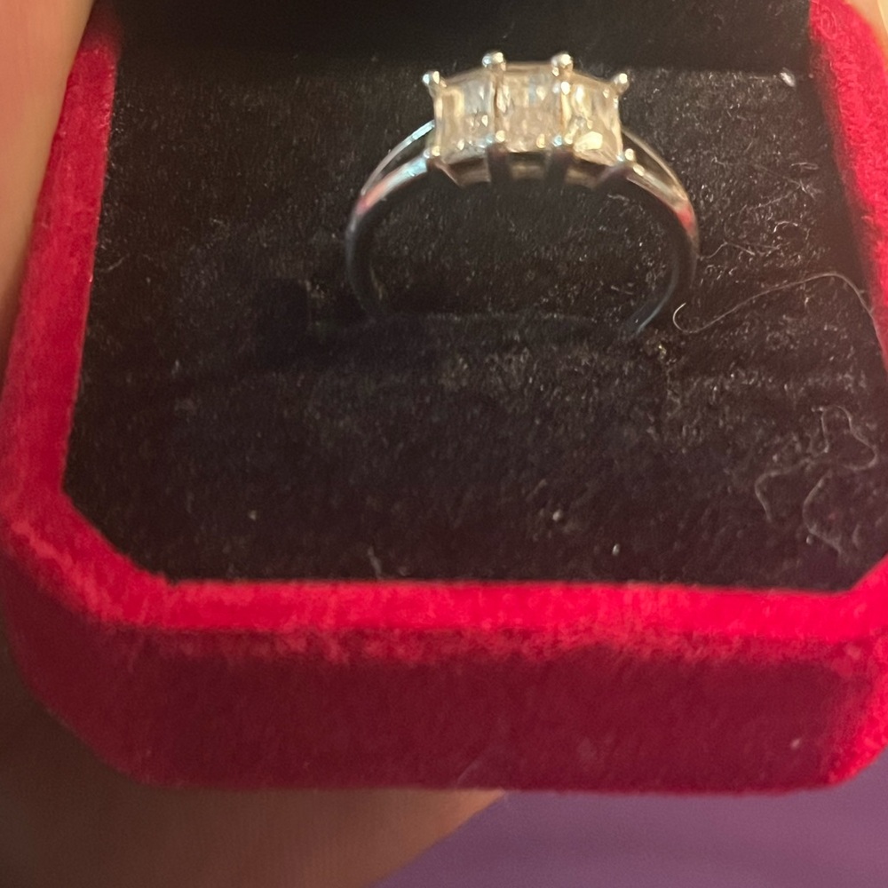 Elegant 925 Silver Ring with Clear Stones
